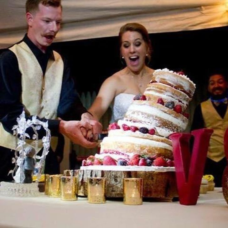 Picture Perfect Moments - The Cake of Pisa falling down