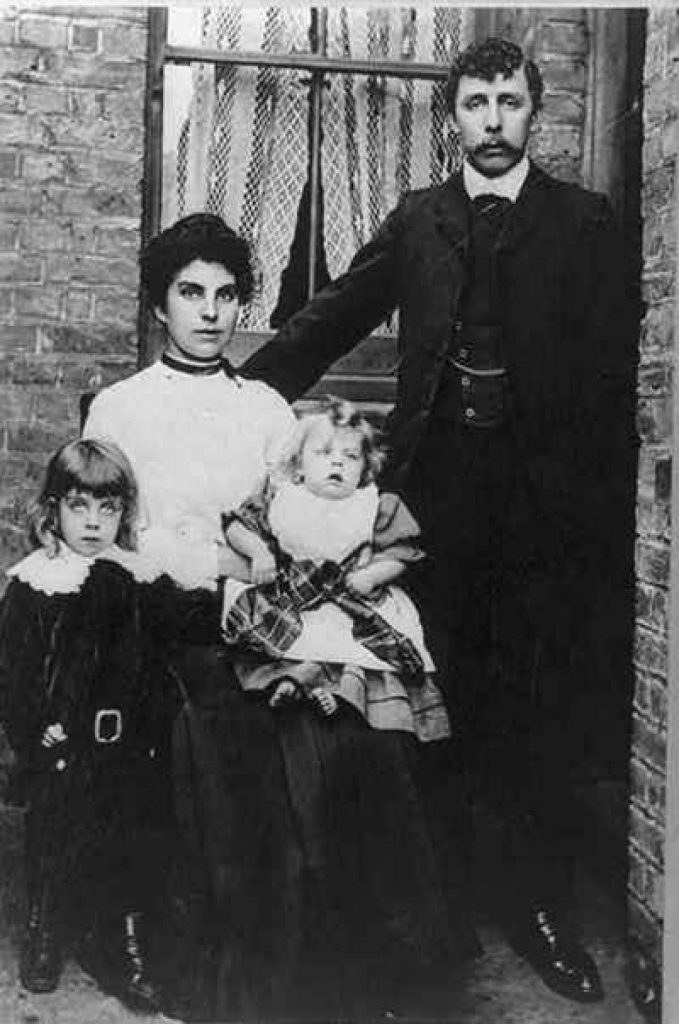 Titanic - Young family of survivors