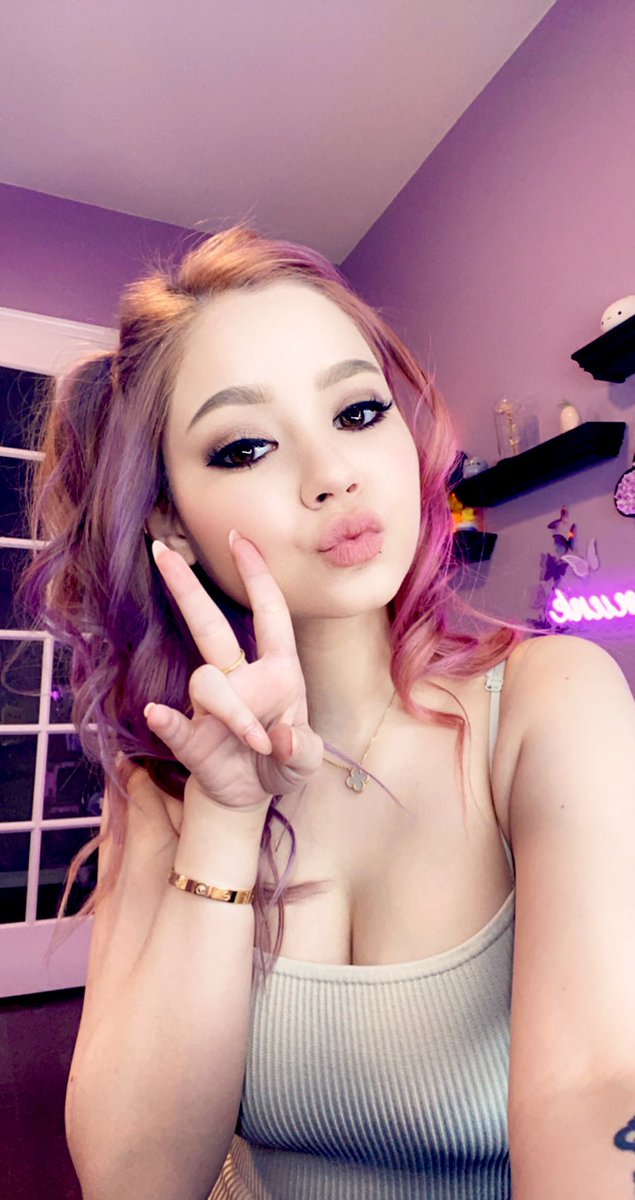The World’s Sexiest Streamers - Lilchiipmunk
