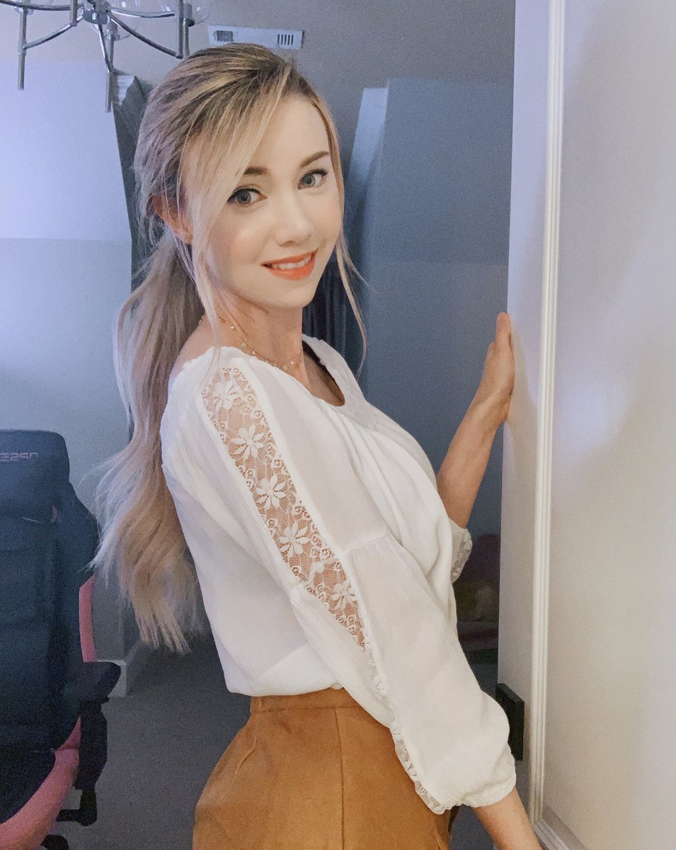The World’s Sexiest Streamers - DizzyKitten